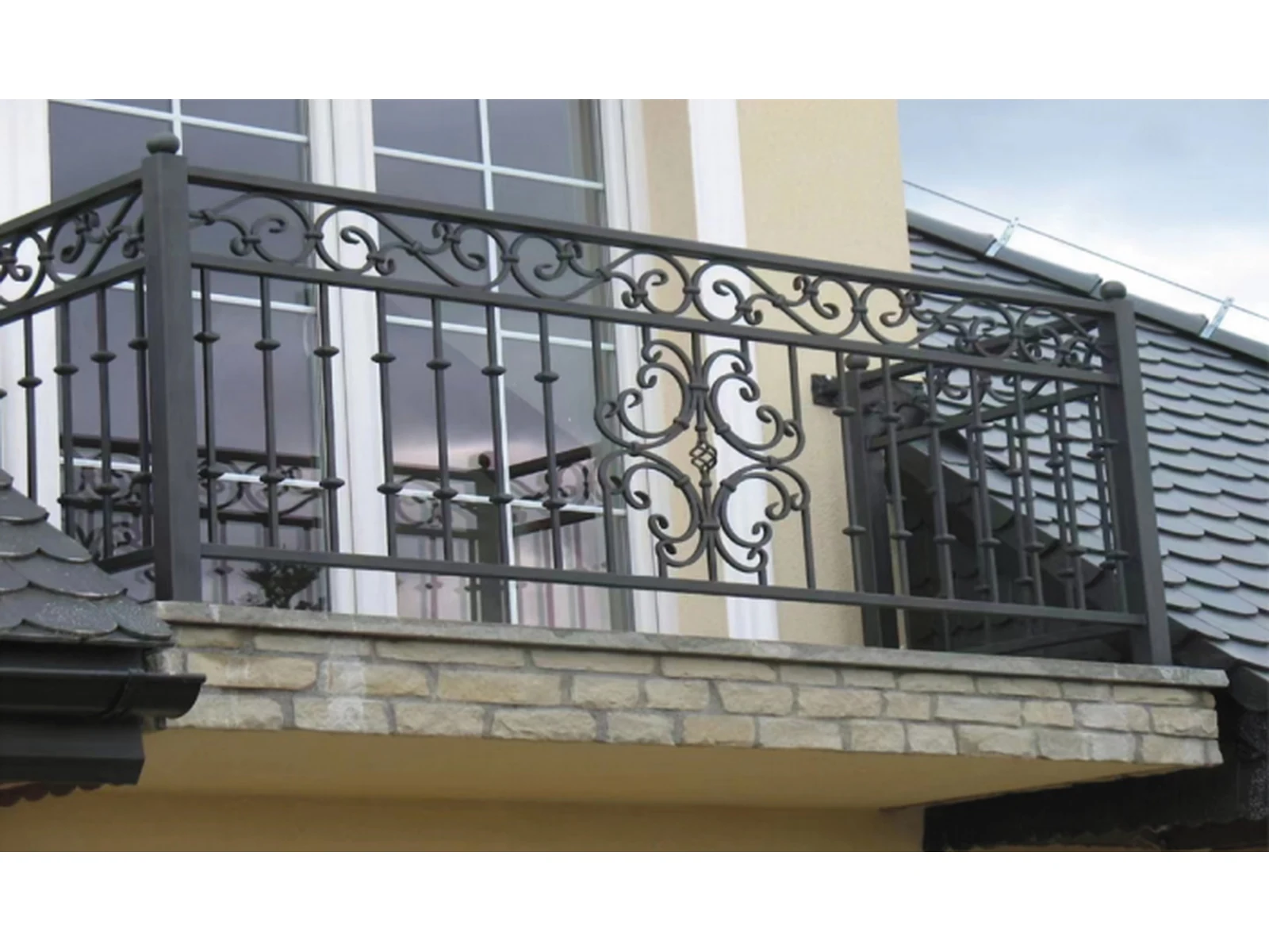 European Wrought Iron Balcony Railing with Black Vertical Bars and Scroll Center Decoration European Wrought Iron Balcony Railing with Black Vertical Bars and Scroll Center Decoration