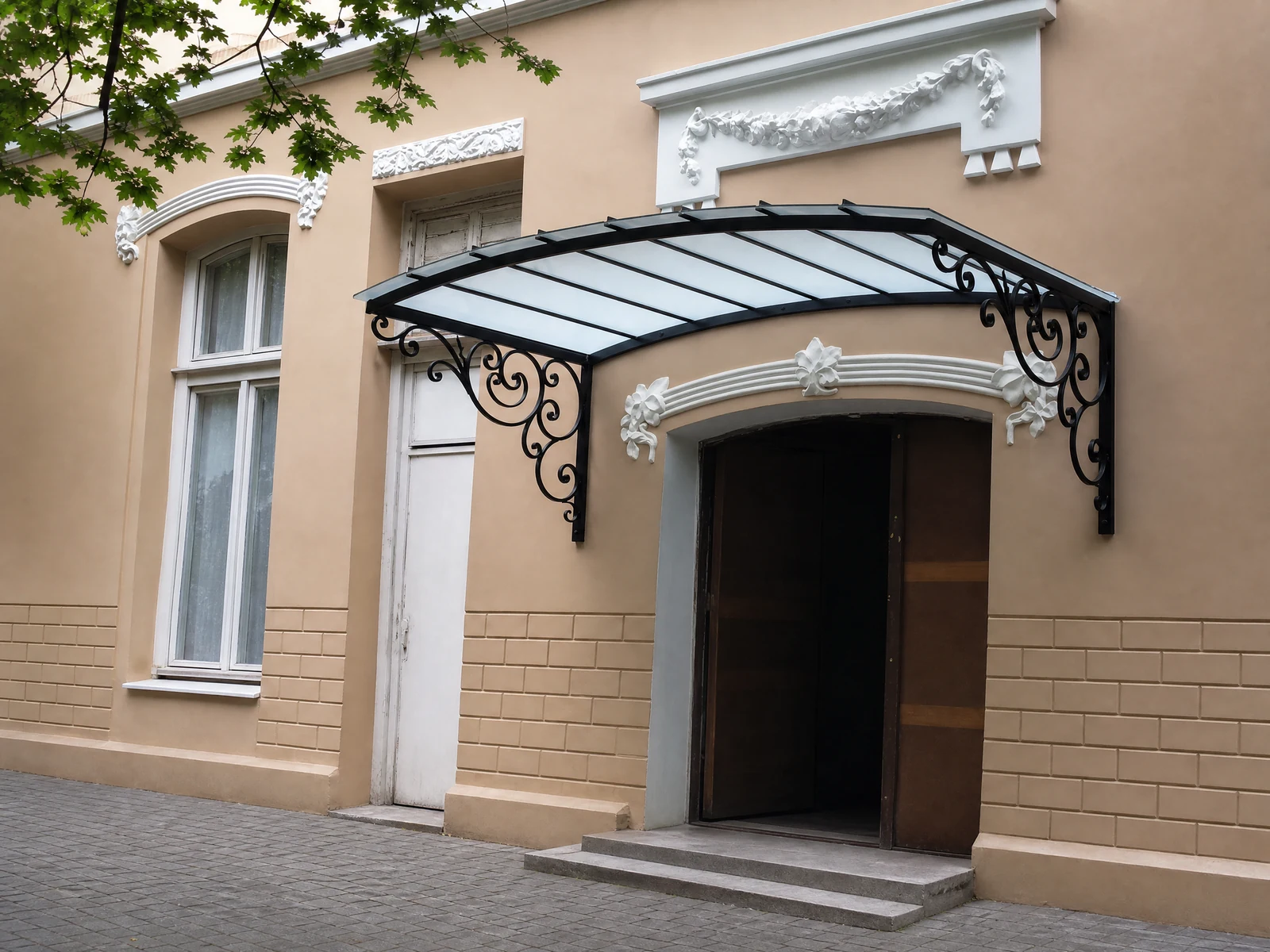 European Wrought Iron Glass Awning with Black Ornate Arched Top Design European Wrought Iron Glass Awning with Black Ornate Arched Top Design